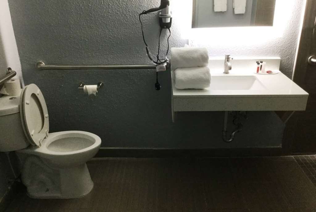 ベイモント イン&スイーツ ショーニー 部屋 写真